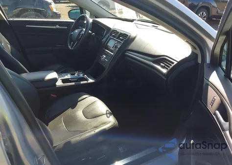 2019 Ford Fusion Hybrid Titanium из США, поврежденный, VIN 3FA6P0RU5KR273603